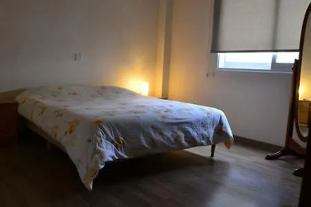 Entire 1-bedroom Centrally Located דירה