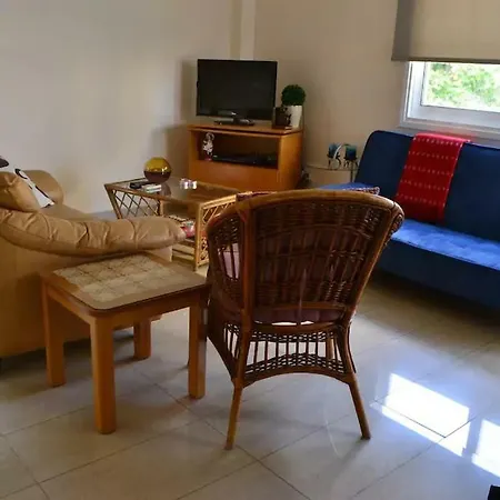 Entire 1-bedroom Centrally Located * לימסול